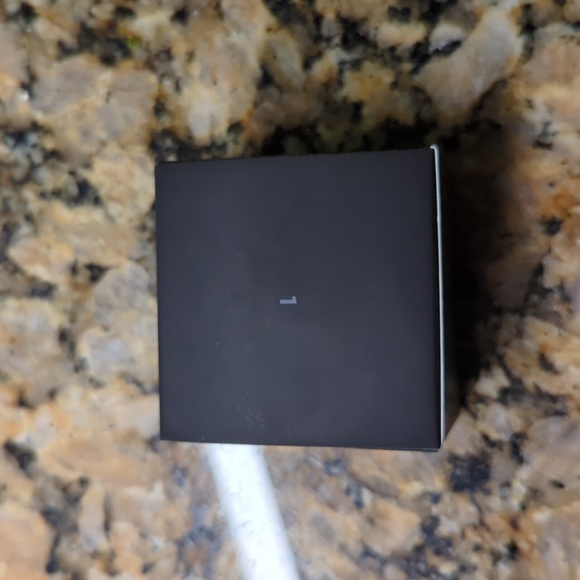 Laura Mercier Secret Brightening Powder For Under Eyes - Picture 2 of 7